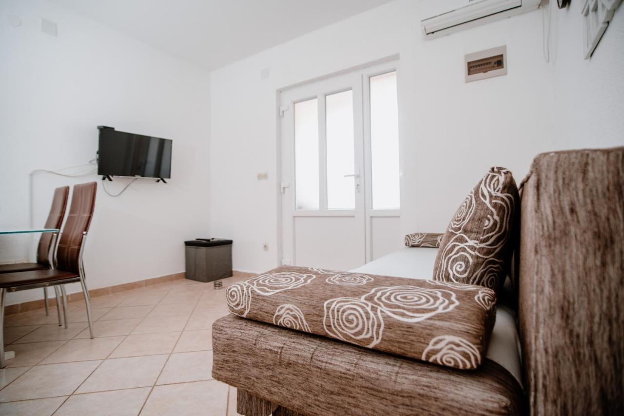 Apartmens Leona Apartment Karlobag Luaran gambar