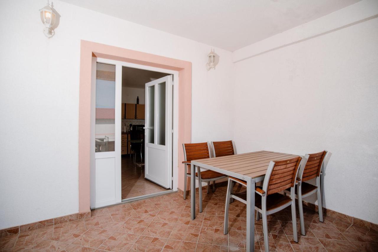 Apartmens Leona Apartment Karlobag Luaran gambar