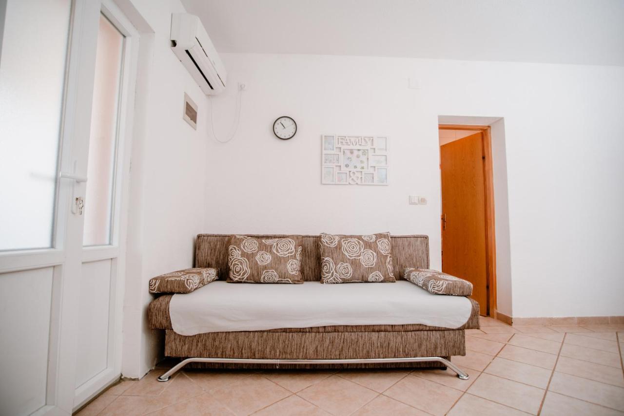 Apartmens Leona Apartment Karlobag Luaran gambar