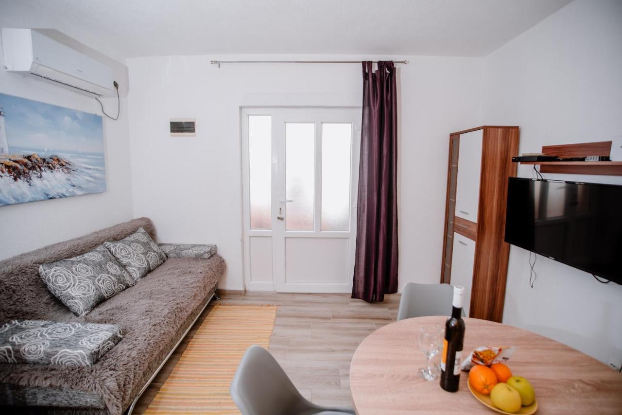Apartmens Leona Apartment Karlobag Luaran gambar