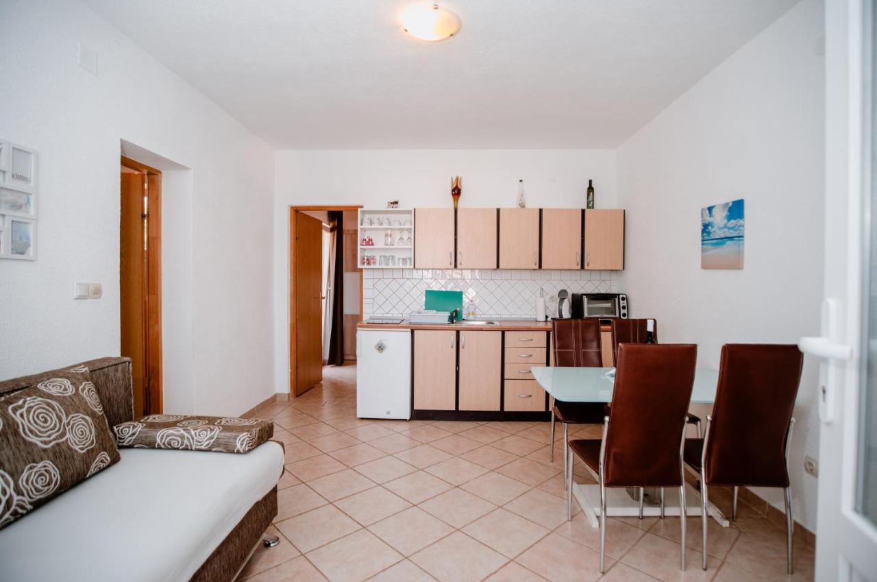 Apartmens Leona Apartment Karlobag Luaran gambar